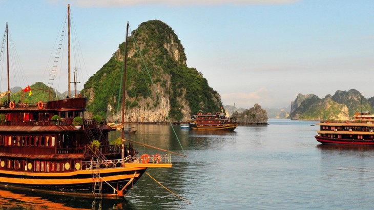 junk boat halong bay