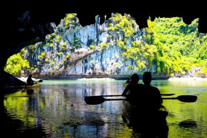 kayaking in halong bay