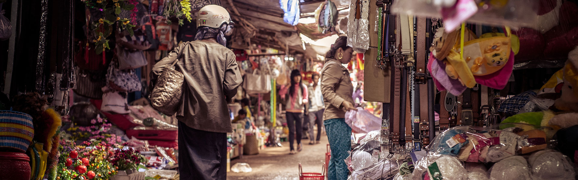Street Market Shopping in Vietnam | Wendy Wu Tours Blog