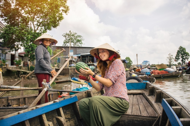 Traveller buying a melon