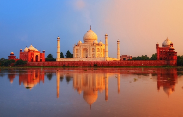 Taj Mahal at dusk