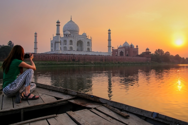 Photographing the Taj Mahal at sunset