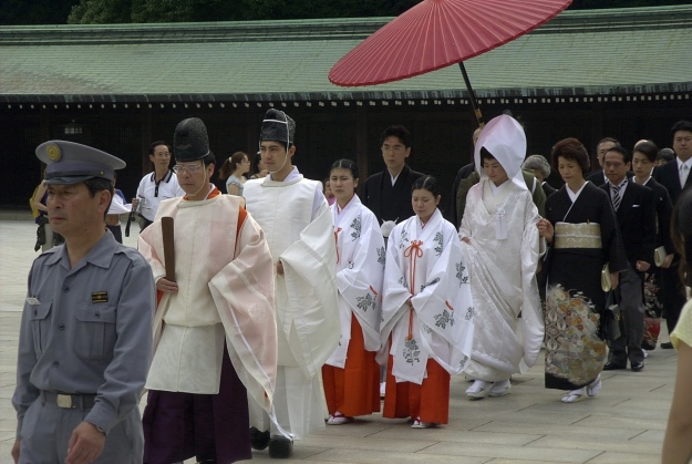 Procession of the bride and groom to the temple