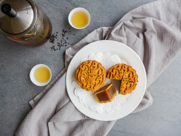 Plate of mooncakes with tea