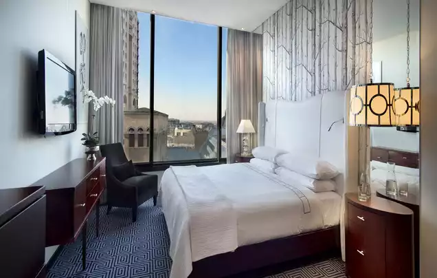 DaVinci Hotel and Suites