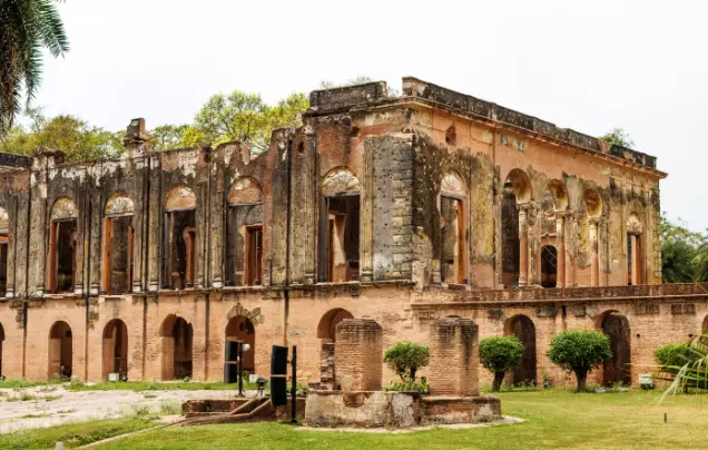 Day 5: Travel to Lucknow