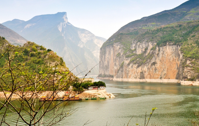 Days 9-10: Yangtze River Cruise