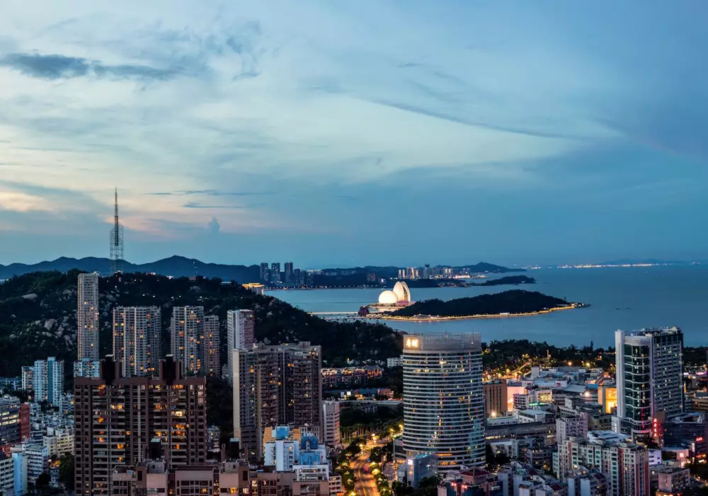 Day 1 Arrive in Hong Kong