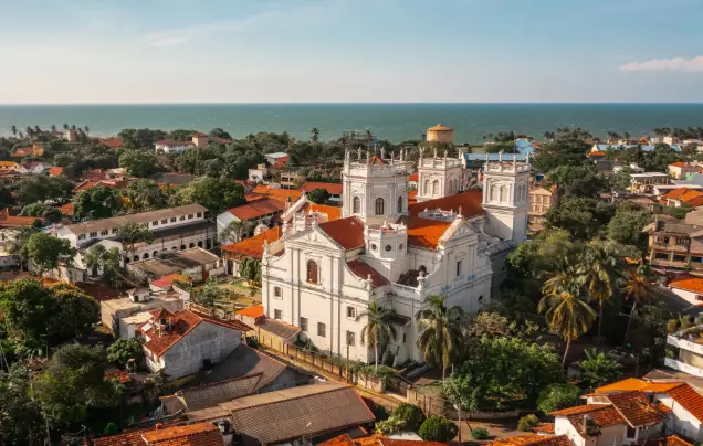 Days 1-2: Fly to Colombo