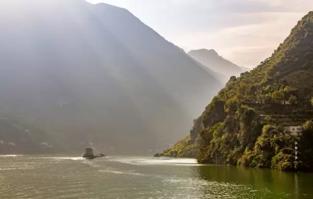 Days 12-13: Yangtze River Cruise